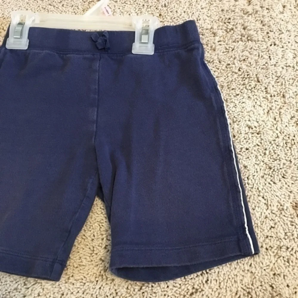 Carter’s Girls size 5T  navy shorts